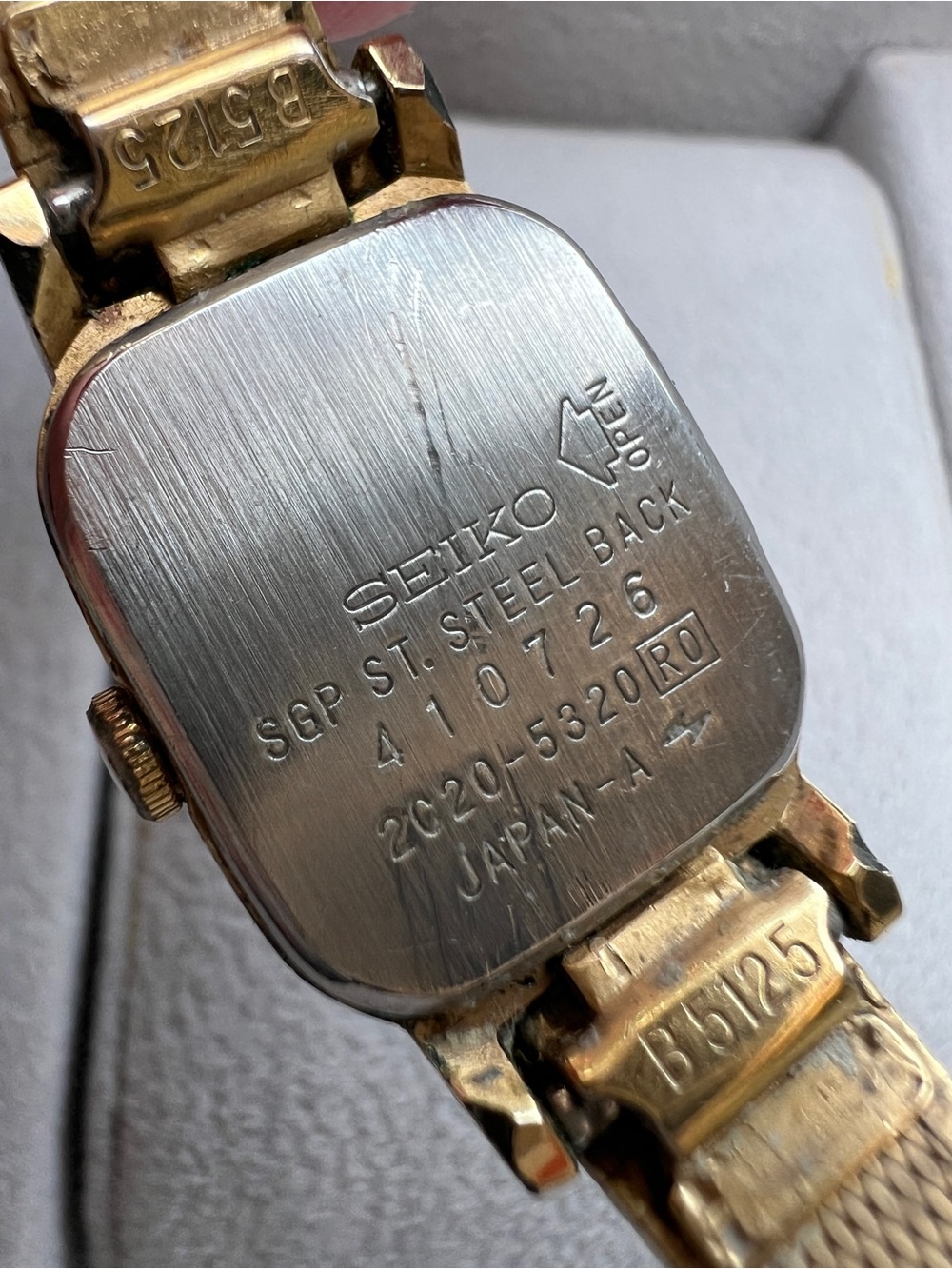 Seiko Gold Tone Ladies Watch with Champagne Dial - Picture 3 of 6